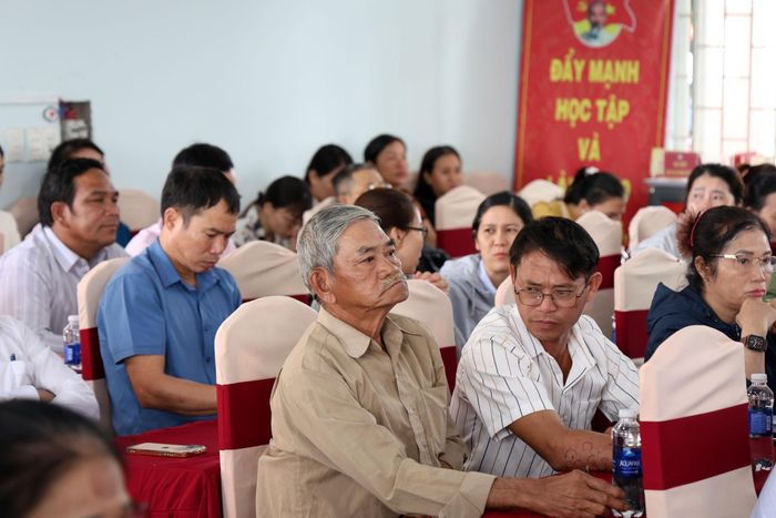 Các cử tri tham dự tại điểm cầu trực tiếp