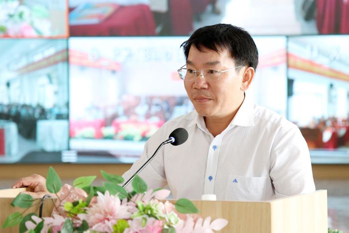 Phó Giám đốc Sở Nông nghiệp và Môi trường Trần Văn Diêu tiếp thu, trả lời một số nội dung thuộc thẩm quyền