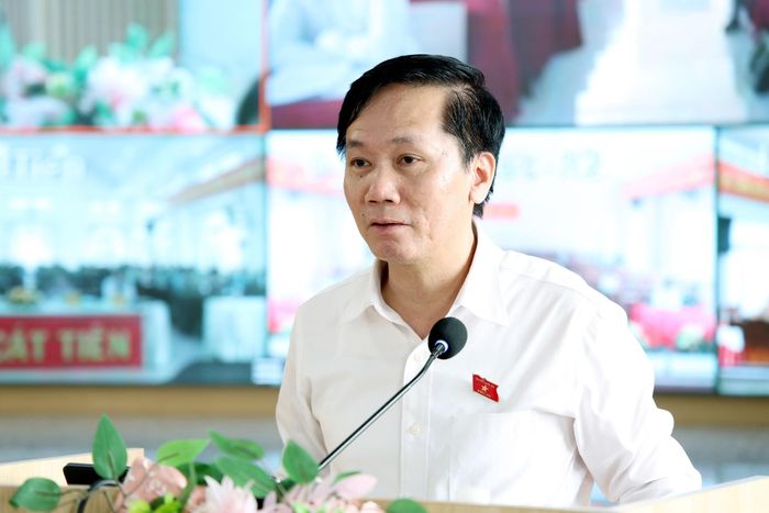 ĐBQH Lâm Văn Đoan, Phó Chủ nhiệm Ủy ban Văn hóa và Xã hội của Quốc hội thông tin một số vấn đề cử tri quan tâm, trong đó có chế độ chính sách đối với người hoạt động không chuyên trách