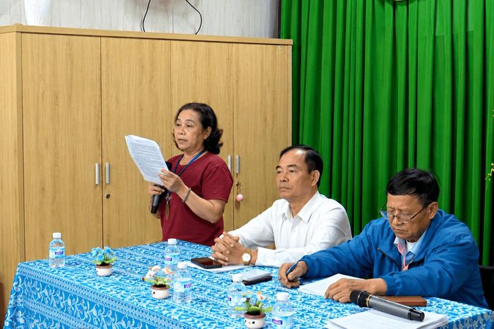 Đại diện Hội Người khuyết tật tỉnh Lâm Đồng báo cáo tình hình thực hiện chính sách, hỗ trợ sinh kế và củng cố tổ chức hội ở cơ sở