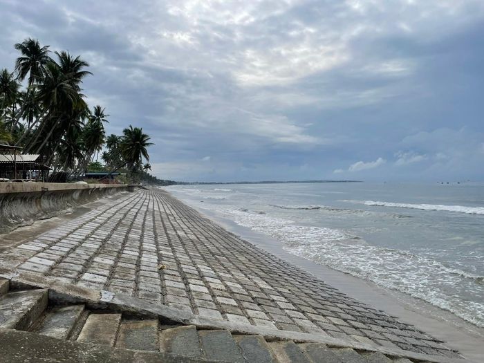 Bãi biển khu vực tổ dân phố 8, phường Mũi Né đã được dọn sạch sẽ trong ngày 20/9, trả lại không gian biển thoáng đãng, yên bình