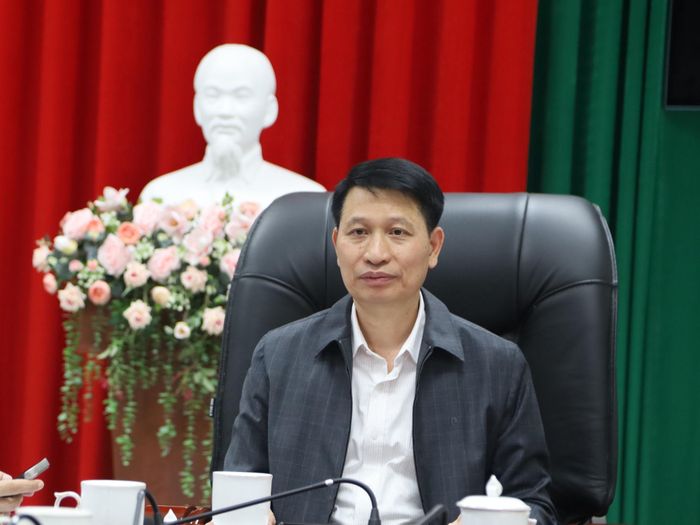 Đồng chí Bùi Huy Thành, Ủy viên Ban Thường vụ Tỉnh ủy, Trưởng Ban Tuyên giáo Tỉnh ủy chủ trì cuộc họp