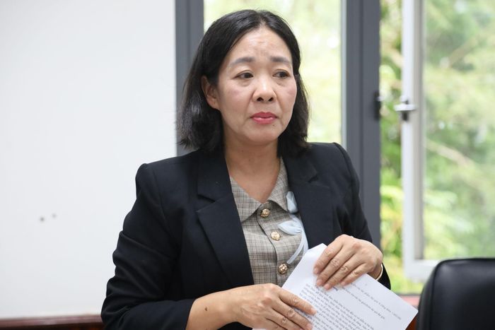 Phó Giám đốc Sở Văn hóa, Thể thao và Du lịch Lâm Đồng Khúc Thị Thoi trao đổi tại cuộc họp