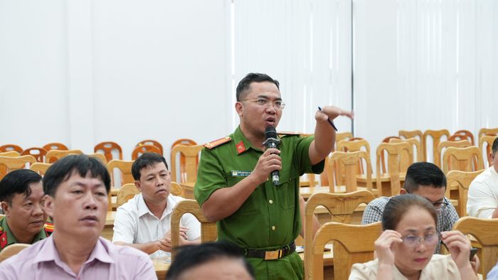 Đại diện Công an phường Phan Thiết đóng góp ý kiến tại cuộc họp rà soát cho Lễ hội Trung thu năm 2026