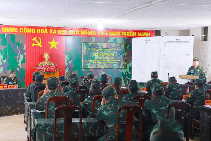 Hội nghị trong khung diễn tập Ban Chấp hành Đảng bộ phường ra nghị quyết lãnh đạo chuyển địa phương sang thời chiến