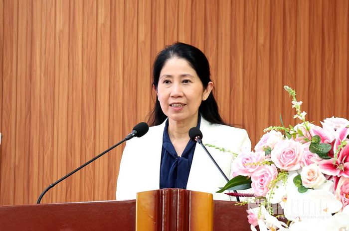 PGS,TS, BS Vương Thị Ngọc Lan, Phó Hiệu trưởng Trường Đại học Y dược Thành phố Hồ Chí Minh, Phó Trưởng Ban Xây dựng Bộ công cụ đánh giá năng lực hành nghề khám bệnh, chữa bệnh phát biểu khai mạc Hội thảo.