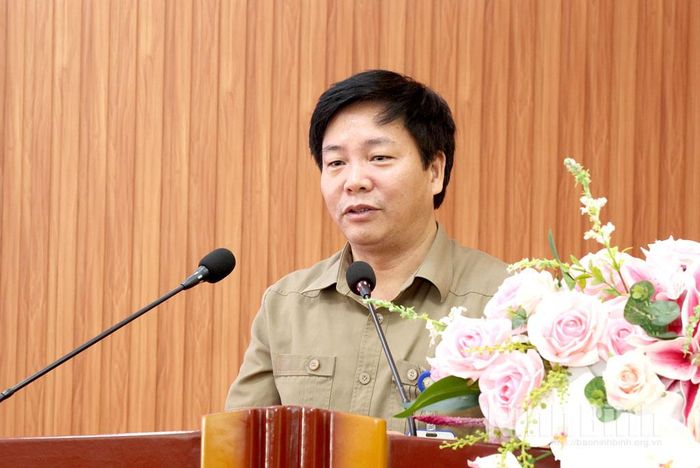 Thầy thuốc Nhân dân, TS Trương Tuấn Anh, Hiệu trưởng Trường Đại học Điều dưỡng Nam Định phát biểu tại hội thảo.