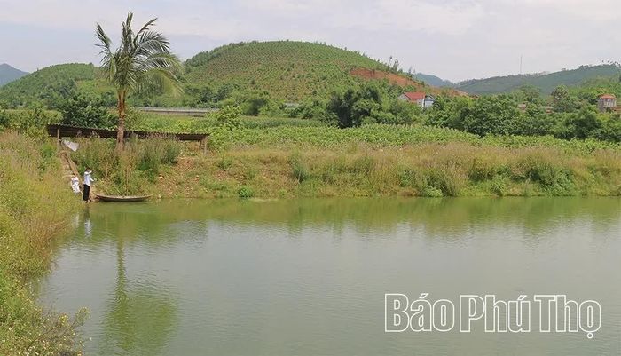 Mô hình kinh tế tổng hợp của gia đình ông Nguyễn Hồng Vinh ở thôn Tiến Thịnh, xã Cự Đồng mang lại hiệu quả thiết thực.