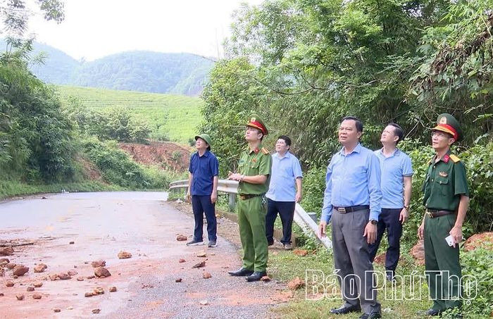 Hiện, các lực lượng chức năng của xã tiếp tục theo dõi khu vực sạt trượt.
