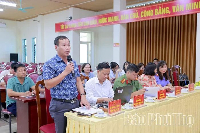 Đại diện các cơ quan thông tấn, báo chí phát biểu tại buổi họp báo.