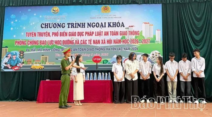 Công an xã Yên Lạc xây dựng kịch bản tuyên truyền phòng, chống bạo lực học đường và các tệ nạn xã hội cho học sinh.
