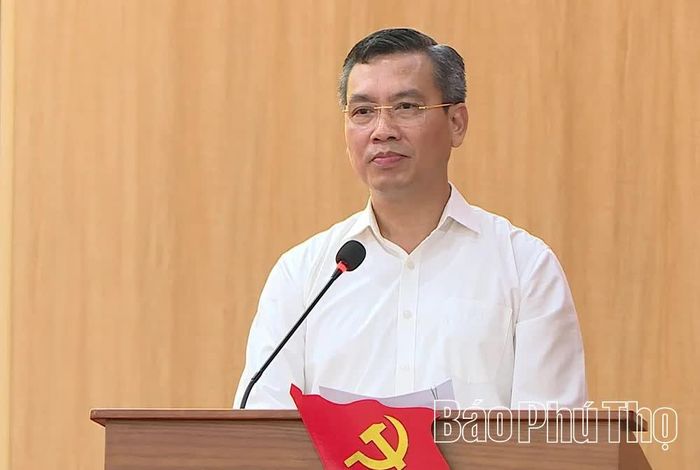 Đồng chí Nguyễn Chí Thành - Bí thư Đảng ủy xã Đông Thành phát biểu chỉ đạo tại hội nghị.