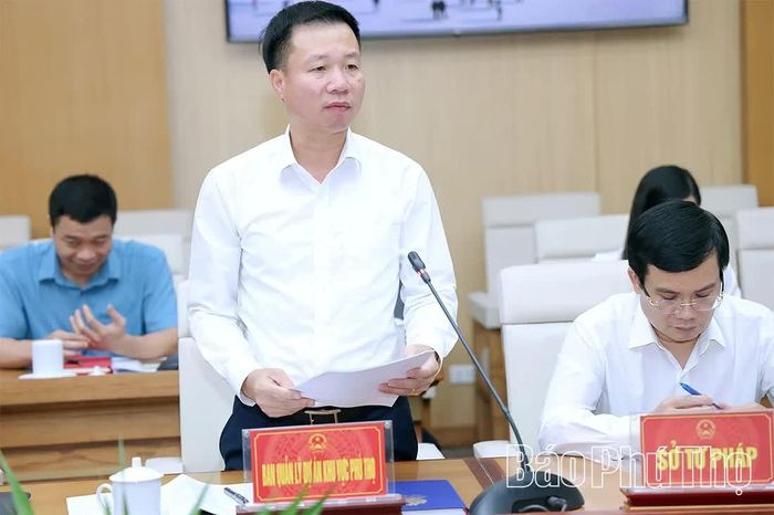 Lãnh đạo Ban Quản lý dự án khu vực Phú Thọ báo cáo tại hội nghị.