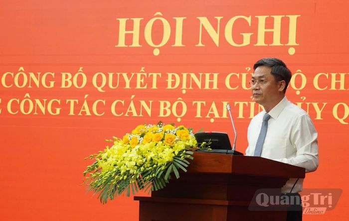 Lãnh đạo Ban Tổ chức Trung ương công bố quyết định của Bộ Chính trị về công tác cán bộ - Ảnh: Q.V