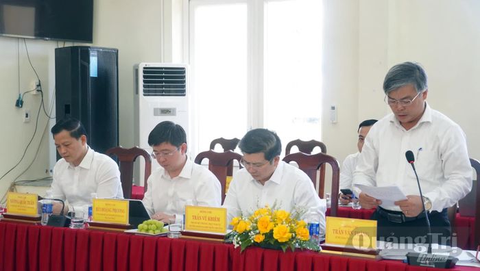 Đại diện lãnh đạo xã Nam Trạch báo cáo tại buổi làm việc - Ảnh: N.M
