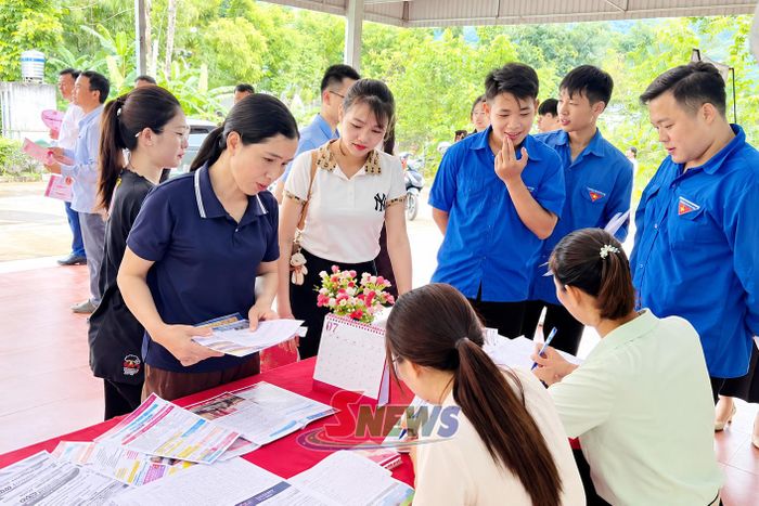 Ngày hội việc làm, tư vấn hướng nghiệp cho người lao động xã Gia Phù.