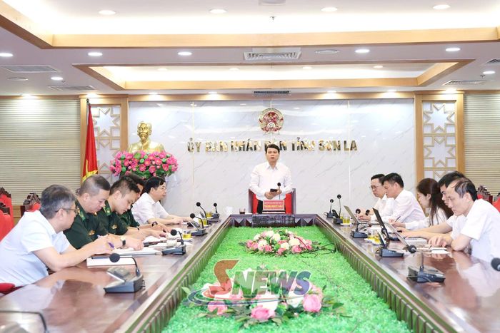 Họp về việc thay thế biển báo do điều chỉnh địa giới hành chính các xã biên giới.