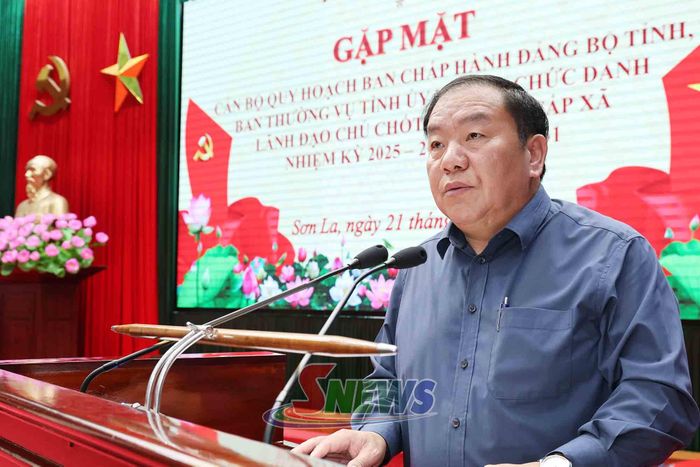 Đồng chí Chá A Của, Phó Bí thư Tỉnh ủy, Chủ tịch Ủy ban MTTQ Việt Nam tỉnh điều hành thảo luận.