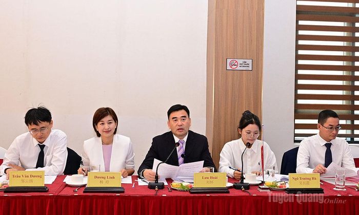 Đồng chí Lưu Hoài, Phó Cục trưởng Cục Văn hóa và Du lịch châu tự trị dân tộc Choang và Miêu Văn Sơn, tỉnh Vân Nam, Trung Quốc phát biểu.