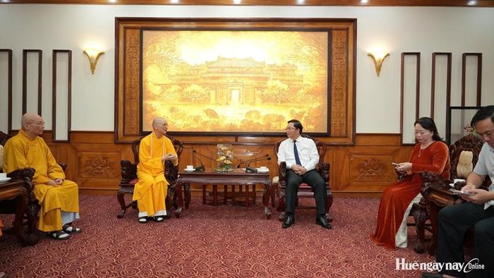 Phó Bí thư Thành ủy, Chủ tịch UBND thành phố Lê Trí Thanh tiếp Đoàn đại biểu Ban Trị sự GHPGVN thành phố.   
