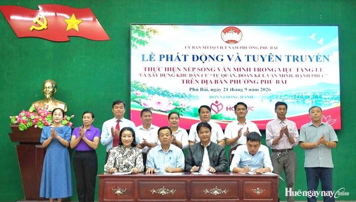 Các đơn vị ký cam kết triển khai thực hiện mô hình.