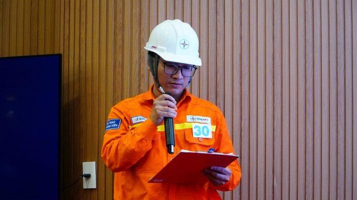 Anh Lê Quang Khởi thể hiện kiến thức và kinh nghiệm thực tế trong phần thi vấn đáp tại Hội thi