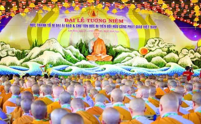Đại lễ tưởng niệm Đức Thánh Tổ Ni Đại Ái Đạo và chư Ni tiền bối hữu công Phật giáo Việt Nam do Phân ban Ni giới tỉnh Lâm Đồng tổ chức với sự tham dự của hơn 1.500 Tăng Ni, Phật tử trên khắp cả nước
