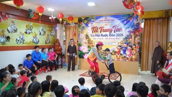 Tiết mục xiếc thu hút các em tham gia