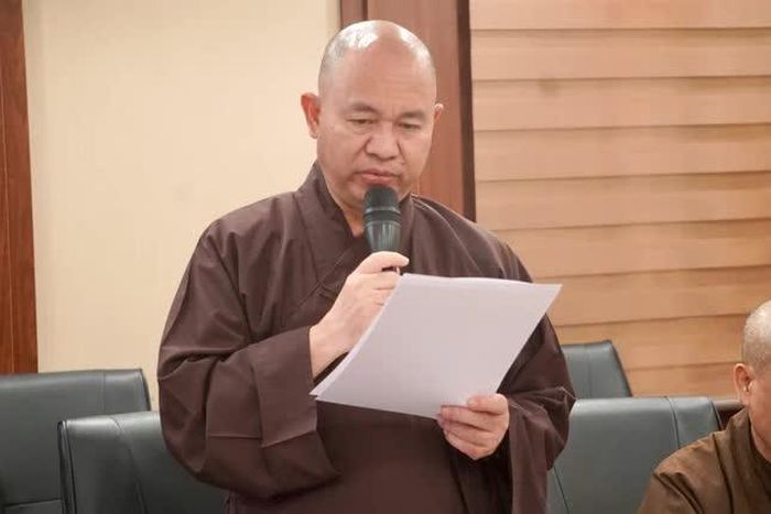 Thượng tọa Thích Đức Thiện nêu đề án nhân sự dự kiến Hội đồng Trị sự