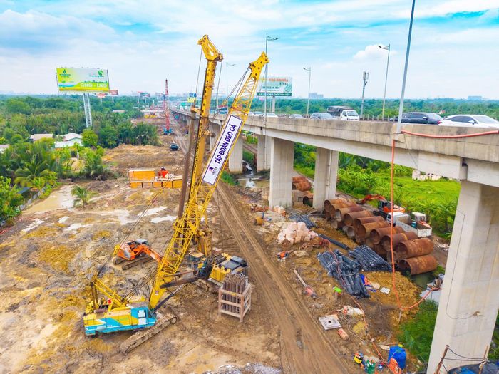 Cao tốc TP.HCM - Long Thành cũng đang đẩy nhanh thi công.