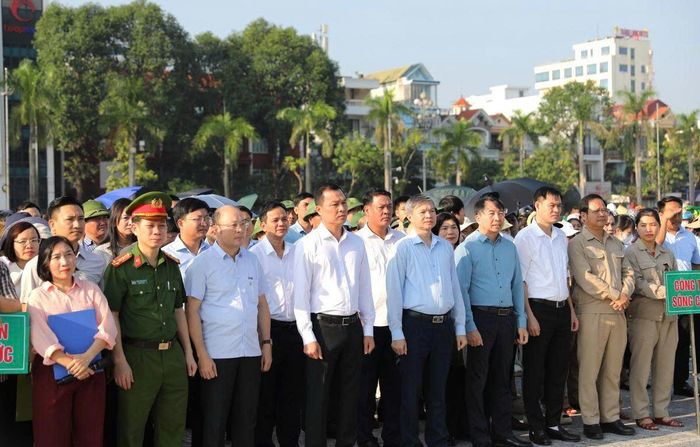 Sáng 21/9, UBND tỉnh Thanh Hóa tổ chức lễ ra quân bảo vệ môi trường, phòng, chống dịch bệnh và hỗ trợ người dân thu hoạch nông sản trong mùa mưa bão.