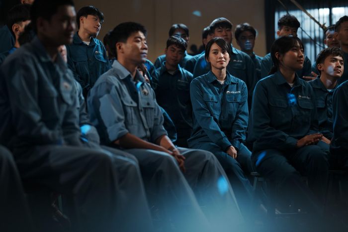 Tạo hình nhân vật Mai của Tiểu Vy - cô công nhân trong nông trường bò sữa.