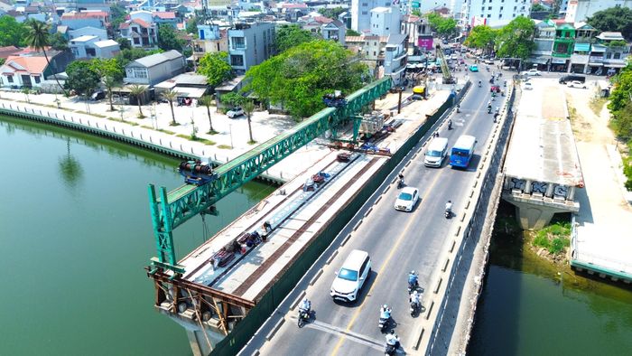 Đại diện Công ty Cổ phần Đồng Thuận Hà cho hay, sau khi ký hợp đồng với chủ đầu tư, nhà thầu khẩn trương tập trung nhân lực, máy móc để thi công, hoàn thiện khối lượng công việc theo hợp đồng đến tháng 2/2027 sẽ hoàn thành.