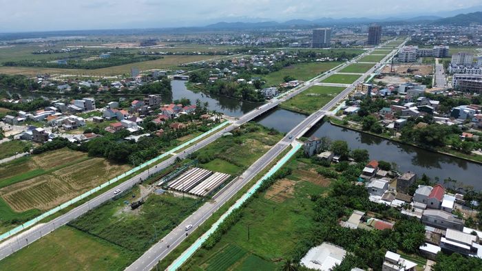 Theo Ban QLDA Chương trình phát triển các đô thị loại II, dự án nâng cấp, mở rộng cầu Vỹ Dạ, cầu qua sông Như Ý và tuyến đường 100m nối khu A và B khu đô thị An Vân Dương được triển khai trong khuôn khổ Chương trình phát triển các đô thị loại II, tiểu dự án Thừa Thiên - Huế, có tổng giá trị hợp đồng hơn 113 tỷ đồng.