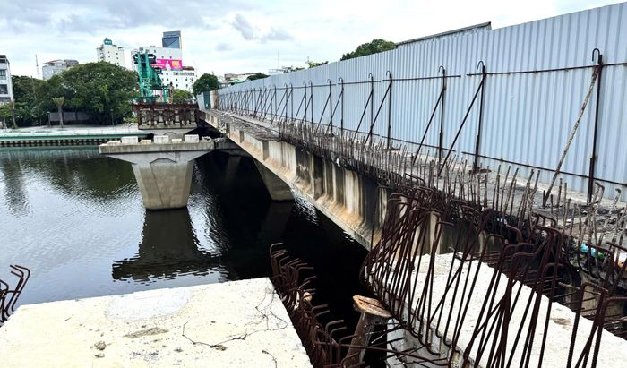Tuy nhiên, chủ đầu tư đang đặt mục tiêu phải hoàn thành trước Tết Nguyên đán 2027, nhà thầu sẽ cố gắng hoàn thành như chỉ đạo của chủ đầu tư.