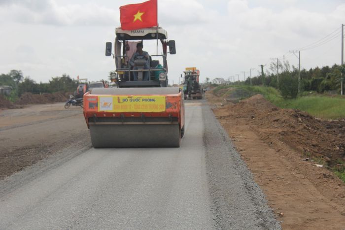 Cao tốc Cao Lãnh - An Hữu qua tỉnh Đồng Tháp dự kiến thông xe cuối năm 2026. (Ảnh chụp đầu tháng 9).