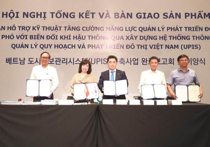Vụ Quy hoạch - Kiến trúc và KOICA đã ký biên bản bàn giao dự án UPIS.