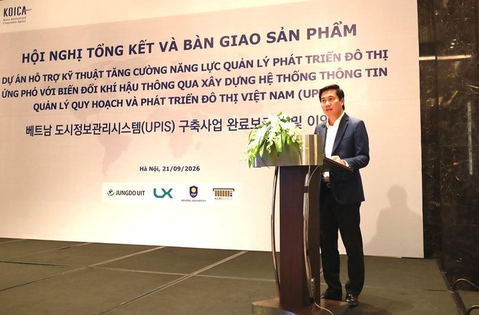 Thứ trưởng Bộ Xây dựng Nguyễn Tường Văn phát biểu chỉ đạo tại hội thảo.