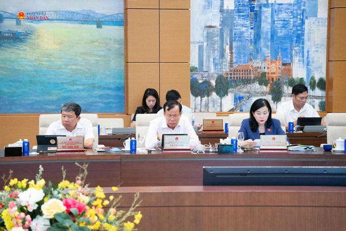 Các đại biểu dự phiên họp
