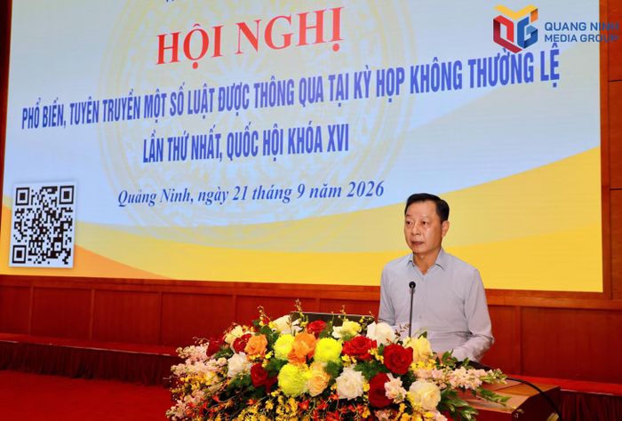 Phó Chủ tịch UBND thành phố, Chủ tịch Hội đồng Phối hợp phổ biến, giáo dục pháp luật thành phố Quảng Ninh Lê Văn Ánh phát biểu khai mạc hội nghị. Ảnh: Minh Hà