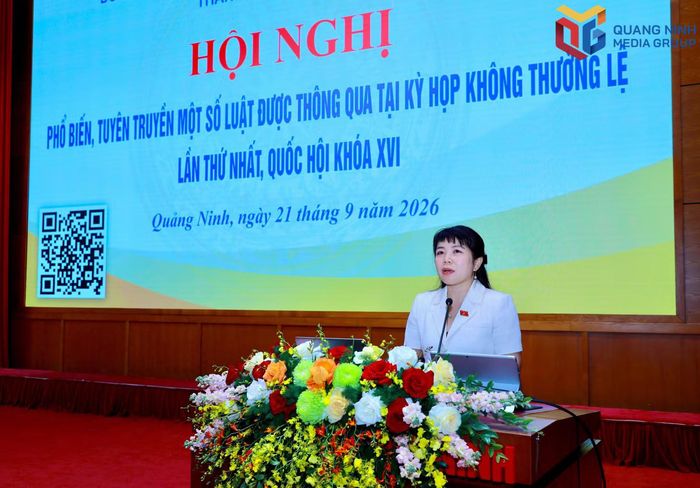 Phó trưởng Đoàn chuyên trách Đoàn ĐBQH thành phố Quảng Ninh Nguyễn Thị Thu Hà phát biểu bế mạc hội nghị. Ảnh: Minh Hà