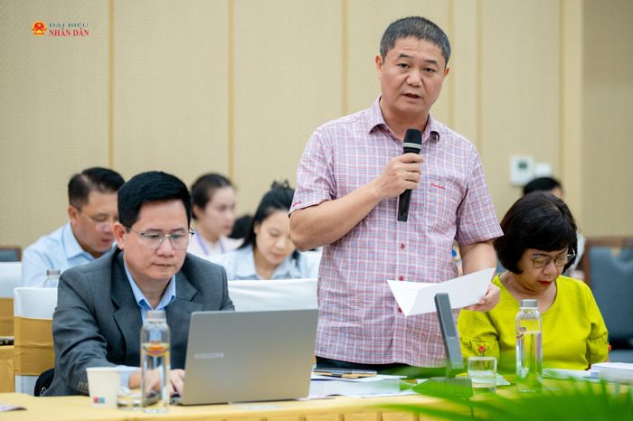 Phó Cục trưởng Cục Pháp chế và cải cách hành chính, tư pháp, Bộ Công an Ngô Đức Thắng trình bày tham luận