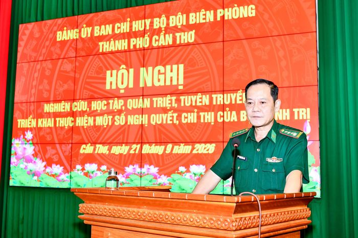 Chính ủy BĐBP TP. Cần Thơ, Đại tá Huỳnh Thanh Hùng phát biểu chỉ đạo hội nghị. Ảnh: Văn Long