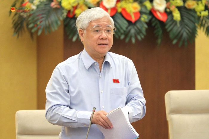 Phó Chủ tịch Thường trực Quốc hội Đỗ Văn Chiến phát biểu tại phiên họp