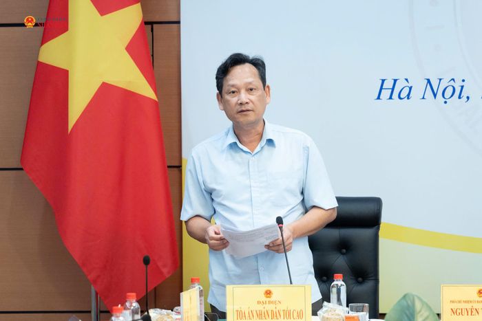 Phó Chánh án Tòa án Nhân dân tối cao Nguyễn Văn Tiến phát biểu tại phiên họp