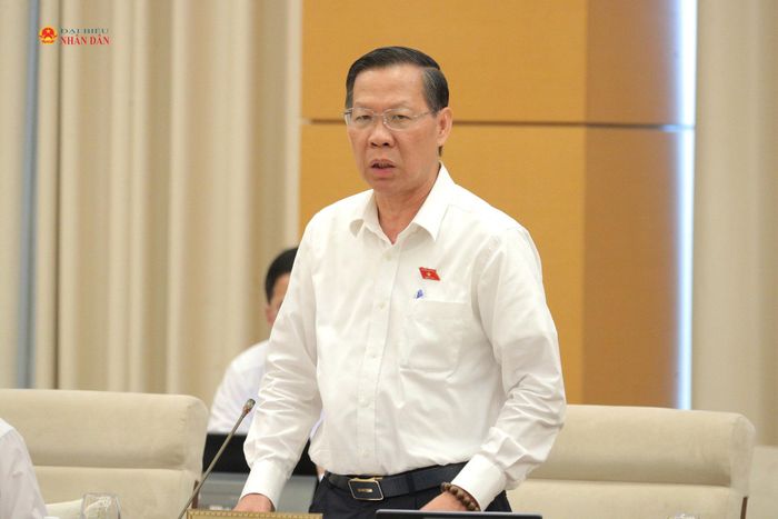 Chủ nhiệm Ủy ban Kinh tế và Tài chính Phan Văn Mãi phát biểu tại phiên họp. Ảnh: Hồ Long