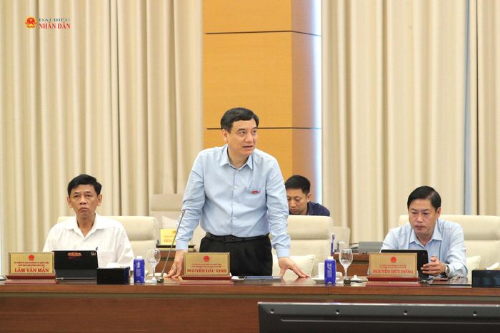 Chủ nhiệm Ủy ban Văn hóa và Xã hội Nguyễn Đắc Vinh phát biểu tại phiên họp. Ảnh: Hồ Long