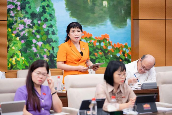 Phó trưởng Đoàn ĐBQH thành phố Quảng Ninh Nguyễn Thị Thu Hà tham gia chất vấn Bộ trưởng Bộ Giáo dục và Đào tạo