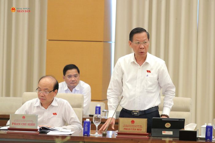 Chủ nhiệm Ủy ban Kinh tế và Tài chính Phan Văn Mãi phát biểu. Ảnh: Hồ Long
