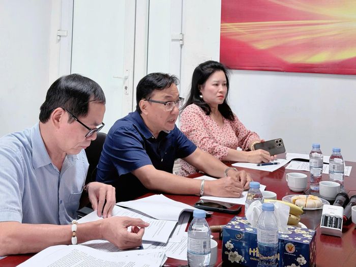 Ban Tổ chức, Ban Giám khảo cuộc thi viết "Cha và con gái" làm việc nghiêm túc, chấm và cân nhắc kỹ lưỡng từng câu chữ trong các tác phẩm dự thi.